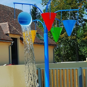 jeux d'eau de la piscine du camping la butte en Dordogne Périgord noir à La roque gageac proche de sarlat