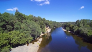 baignade et riviere du camping familial la butte en Dordogne Perigord noir pres de Sarlat a la roque gageac