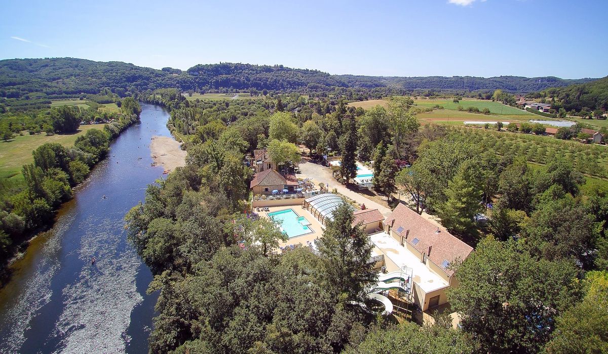 Vue panoramique du camping familial la butte en Dordogne Perigord noir prés de Sarlat a la roque gageac