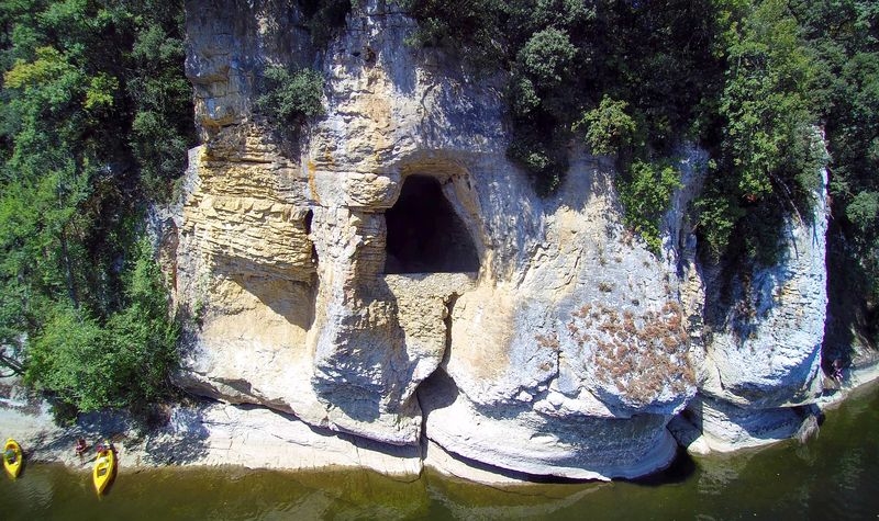 La grotte camping familial la butte en Dordogne Périgord noir pres de Sarlat à la roque gageac